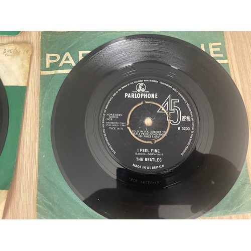 550 - 9 x The Beatles 7” 45 rpm singles many first pressings. 
Featuring: 
Hello, goodbye 1st pressing EX+... 