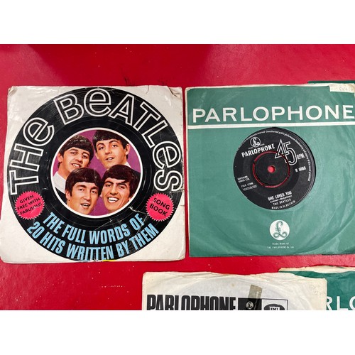 481 - 12 x UK Beatles 45RPM 7