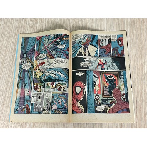 453 - THE AMAZING SPIDER-MAN #301 Classic cover art by Todd McFarlane. Marvel Comics 1988. FN Condition. B... 