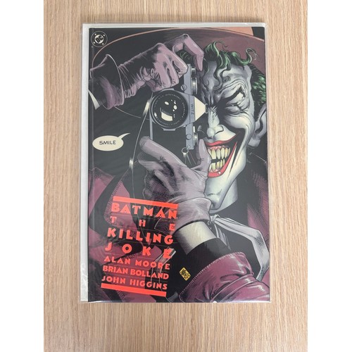 120 - BATMAN THE KILLING JOKE. 6th Print embossed cover. DC Comics. NM Condition. Bagged & Boarded.