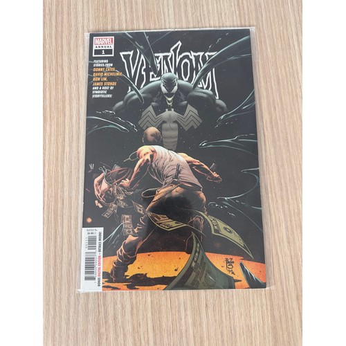 153 - VENOM Bundle, inc #1's. Marvel Comics 7 comics in total.
Featuring Venomized #1, Venom #1 Variant, V... 