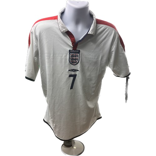 294 - ENGLAND 2004 Home Football Shirt, Umbro, Beckham 7. Size Large. Official Authentic Team shirt with D... 