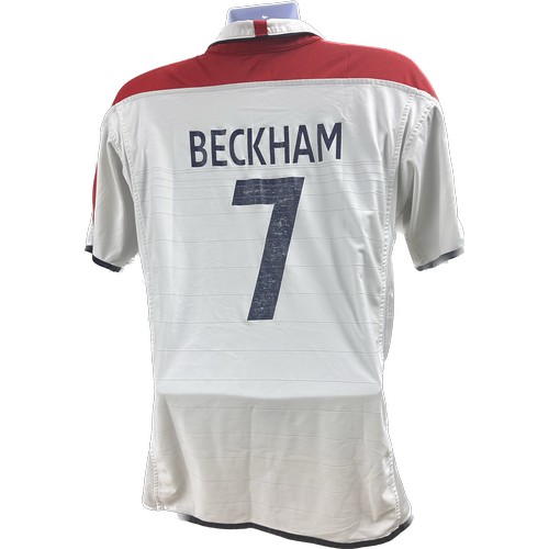 294 - ENGLAND 2004 Home Football Shirt, Umbro, Beckham 7. Size Large. Official Authentic Team shirt with D... 