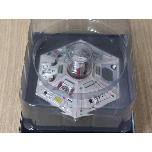 334 - EAGLEMOSS DOCTOR WHO FIGURINE TARDIS CONSOLE 1 - FOUTH DOCTOR SEASON 15.
RARE COLLECTIBLE FIGURINE I... 