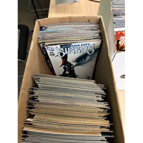 1 - HUGE DC COMIC LOT BUNDLE OF OVER 1,000 COMICS.
All  DC Comics, various decades. Featuring: Superman,... 