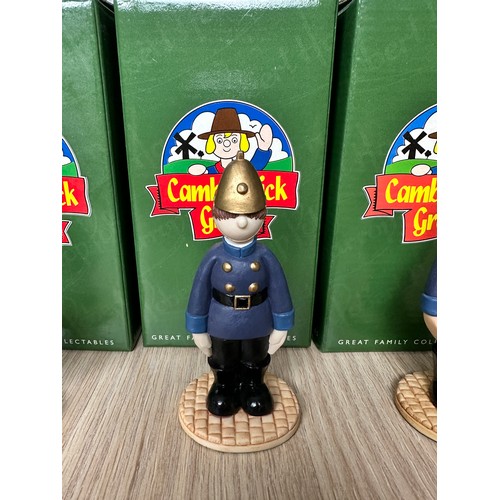 337 - 8 x CAMBERWICK GREEN FIREMEN FIGURINE COLLECTION by Robert Harrop. 
Features 2 x Captain Flack plus ... 