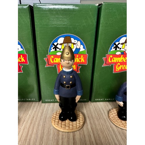 337 - 8 x CAMBERWICK GREEN FIREMEN FIGURINE COLLECTION by Robert Harrop. 
Features 2 x Captain Flack plus ... 