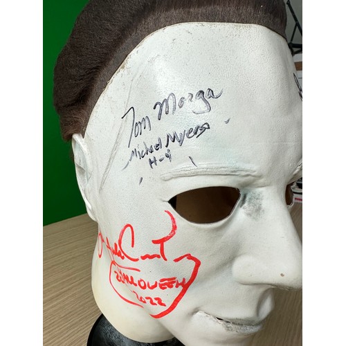 261 - HALLOWEEN MASK HAND SIGNED BY FIVE DIFFERENT MICHAEL MYERS ACTORS.
This is a rare and unique item fe... 