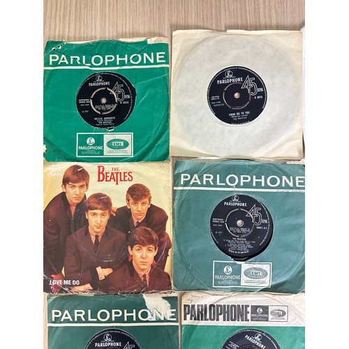 268 - 31 x THE BEATLES SINGLES - 7