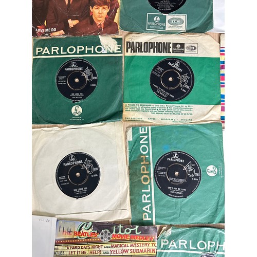 268 - 31 x THE BEATLES SINGLES - 7