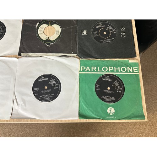 268 - 31 x THE BEATLES SINGLES - 7