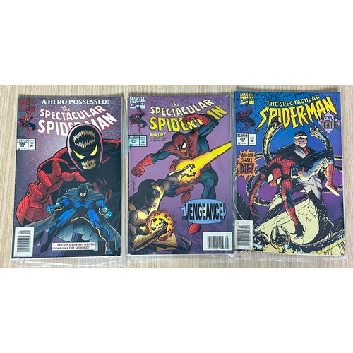 345 - PETER  PARKER: THE SPECTACULAR SPIDER-MAN Bundle. 
5 Marvel Comics from 1993, Featuring #206 - 208, ... 