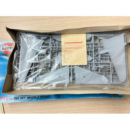 519 - VINTAGE AIRFIX  MOSQUITO MK VI 1/48th MODEL UNMADE PLASTIC MODEL KIT. No.07100-0 SERIES 7.
All Compl... 