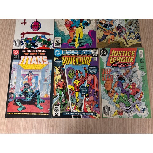 261 - DC Comics Bundle - 9 Comics inc The Wanderers #1, Teen Titans, Justice League. VG/FN Condition