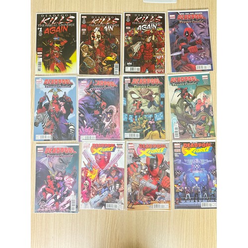 344 - Deadpool bundle. 12 Marvel Comics -  Deadpool kills the Marvel Universe Again, Deadpool:Draculas Gau... 