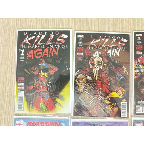 344 - Deadpool bundle. 12 Marvel Comics -  Deadpool kills the Marvel Universe Again, Deadpool:Draculas Gau... 