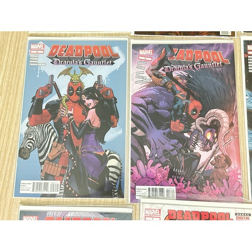 344 - Deadpool bundle. 12 Marvel Comics -  Deadpool kills the Marvel Universe Again, Deadpool:Draculas Gau... 