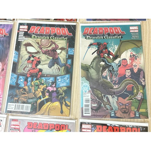 344 - Deadpool bundle. 12 Marvel Comics -  Deadpool kills the Marvel Universe Again, Deadpool:Draculas Gau... 