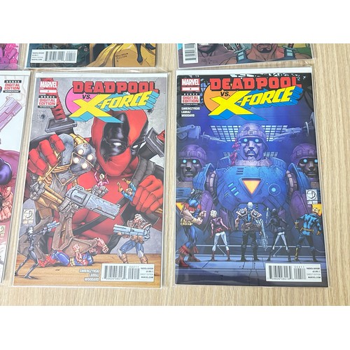 344 - Deadpool bundle. 12 Marvel Comics -  Deadpool kills the Marvel Universe Again, Deadpool:Draculas Gau... 