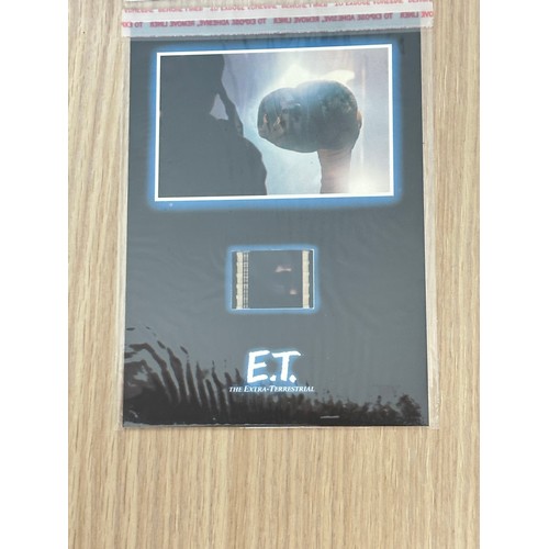 381 - E.T. The Extra-Terrestrial [Ultimate Gift Set] (DVD, 1982)
4 disc set.  Plus C.O.A, Hardback book & ... 