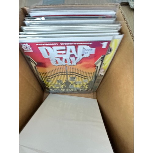 363 - HUGE BUNDLE OF 220+ INDEPENDENT COMIC BOOKS. Featuring titles from Boom, Image Comics, IDW, Vertigo,... 