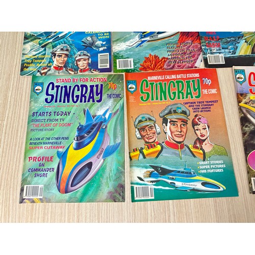 370 - STINGRAY UK COMIC #1 - 8. Includes free gift badges for #1 - 3. 1992 onwards. G/VG Condition.