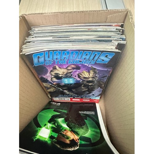 334C - ASSORTED MARVEL COMICS BUNDLE OF 280+ COMICS. Various Decades. Featuring: X-Men, Avengers, Fantastic... 