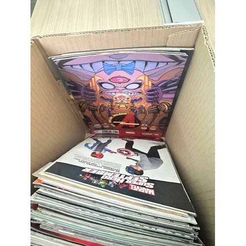 334C - ASSORTED MARVEL COMICS BUNDLE OF 280+ COMICS. Various Decades. Featuring: X-Men, Avengers, Fantastic... 