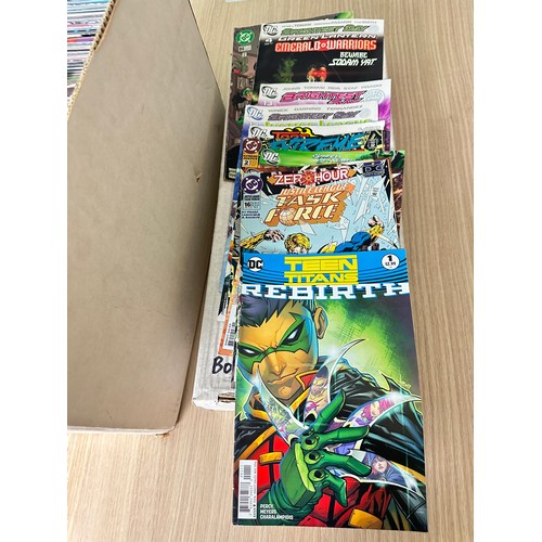 334D - ASSORTED DC COMICS BUNDLE OF 270+ COMICS. Various Decades. Featuring: Aquaman, Teen Titans, Justice ... 