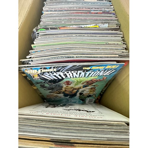 334D - ASSORTED DC COMICS BUNDLE OF 270+ COMICS. Various Decades. Featuring: Aquaman, Teen Titans, Justice ... 