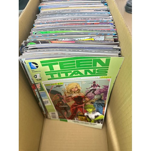 334D - ASSORTED DC COMICS BUNDLE OF 270+ COMICS. Various Decades. Featuring: Aquaman, Teen Titans, Justice ... 