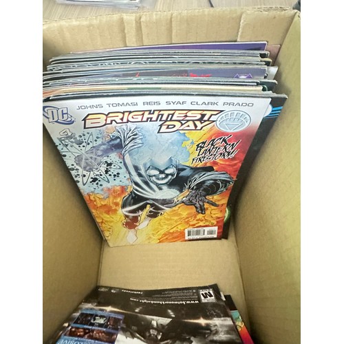 334D - ASSORTED DC COMICS BUNDLE OF 270+ COMICS. Various Decades. Featuring: Aquaman, Teen Titans, Justice ... 