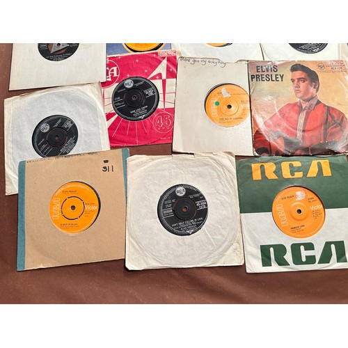 619 - A collection of 17 x Elvis Presley 7