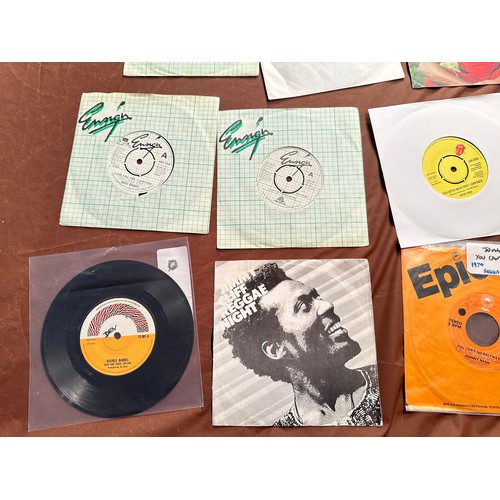 624 - A collection of 20+ reggae 7 inch vinyl singles 45 RPM. See pics for titles