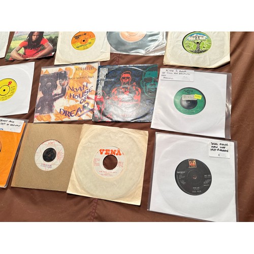 624 - A collection of 20+ reggae 7 inch vinyl singles 45 RPM. See pics for titles