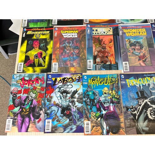 525 - DC Lenticular covers (Futures End, Villains takeover), 32 in total. All FN/VFN Condition. DC Comics.