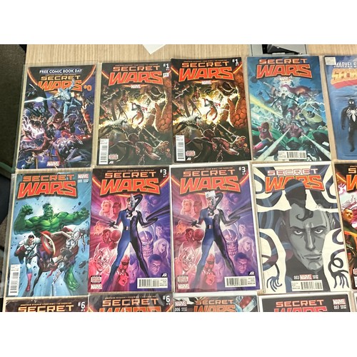 537 - Secret Wars bundle (0,1,3-9 plus variants, 25 in total). Marvel Comics 2015. NM Condition.