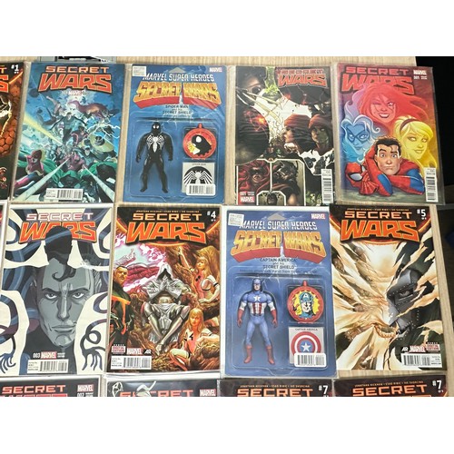 537 - Secret Wars bundle (0,1,3-9 plus variants, 25 in total). Marvel Comics 2015. NM Condition.