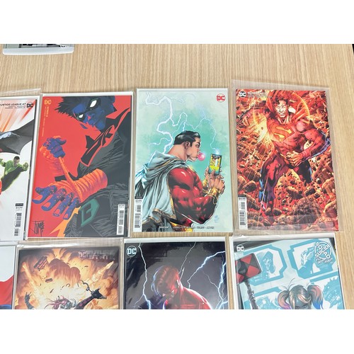 541 - DC variant bundle (18 in total). DC Comics. Featuring Superman, Wonder Woman, Justice League, The Fl... 