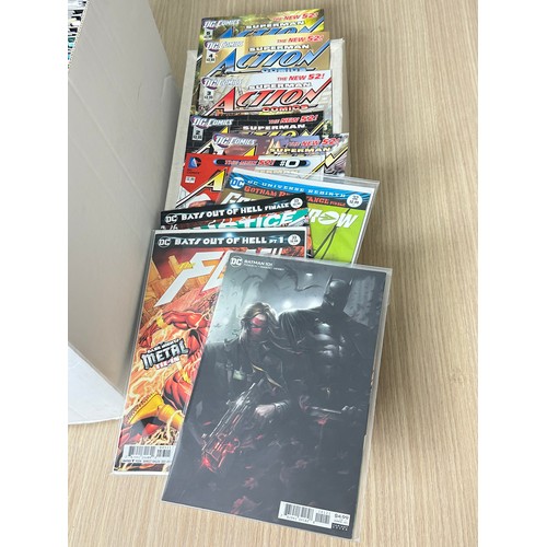 564 - LARGE MODERN DC COMICS BUNDLE 250+ COMICS. Featuring Superman, Batman, Green Lantern, Aquaman, Justi... 