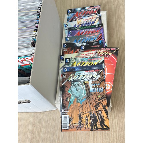 564 - LARGE MODERN DC COMICS BUNDLE 250+ COMICS. Featuring Superman, Batman, Green Lantern, Aquaman, Justi... 