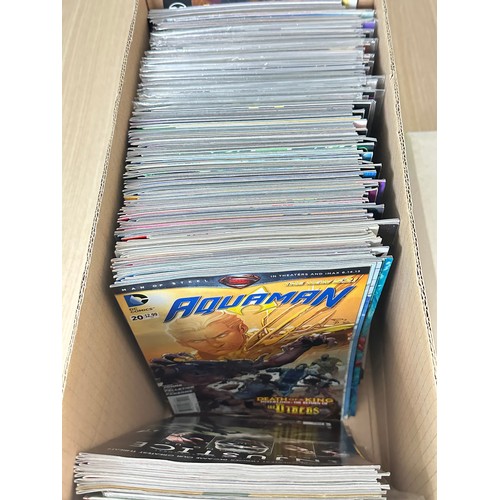 564 - LARGE MODERN DC COMICS BUNDLE 250+ COMICS. Featuring Superman, Batman, Green Lantern, Aquaman, Justi... 