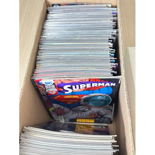 564 - LARGE MODERN DC COMICS BUNDLE 250+ COMICS. Featuring Superman, Batman, Green Lantern, Aquaman, Justi... 