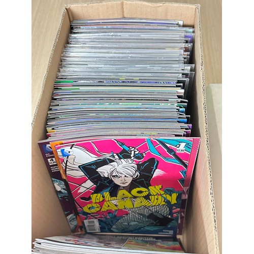 564 - LARGE MODERN DC COMICS BUNDLE 250+ COMICS. Featuring Superman, Batman, Green Lantern, Aquaman, Justi... 