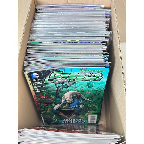 564 - LARGE MODERN DC COMICS BUNDLE 250+ COMICS. Featuring Superman, Batman, Green Lantern, Aquaman, Justi... 