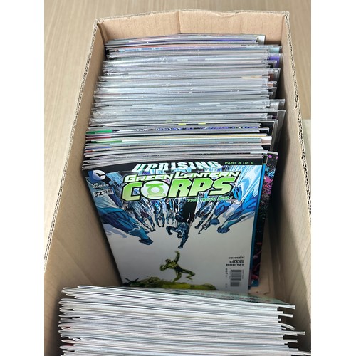 564 - LARGE MODERN DC COMICS BUNDLE 250+ COMICS. Featuring Superman, Batman, Green Lantern, Aquaman, Justi... 