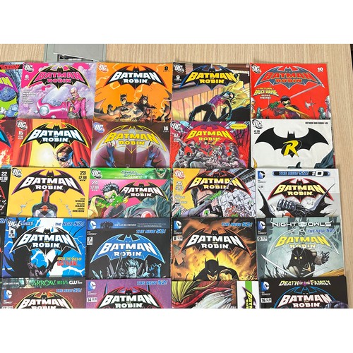 554 - BATMAN AND ROBIN Vol.1. #1, 3,6,8-17, 19-25 AND BATMAN AND ROBIN Vol.2. #0, 3, 4-16, 18-21, 25, 27-3... 