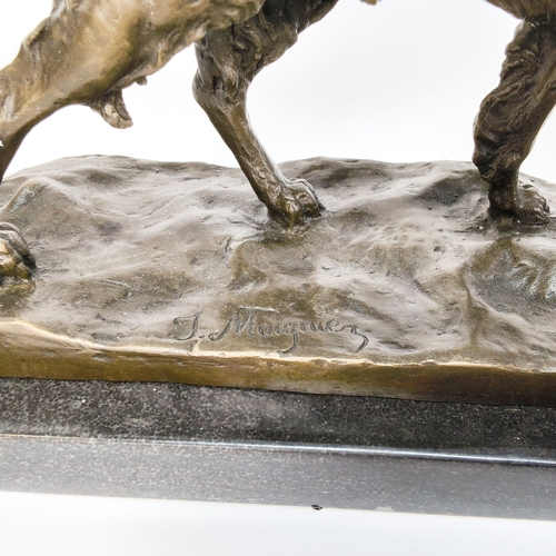 39 - A modern bronze after Moigniez of a hunting dog, on a marble base, 26cm wide