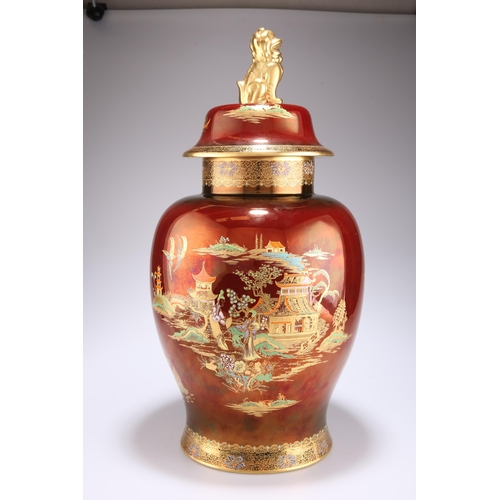 125 - A LARGE CARLTON WARE ROUGE ROYALE TEMPLE JAR AND COVER, with Dog of Fo finial, decorated in Mikado p... 