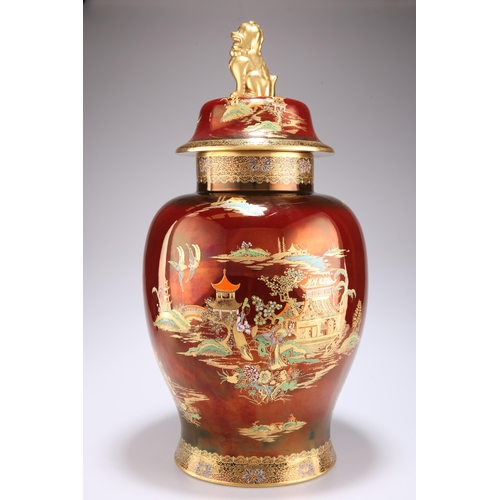 125 - A LARGE CARLTON WARE ROUGE ROYALE TEMPLE JAR AND COVER, with Dog of Fo finial, decorated in Mikado p... 